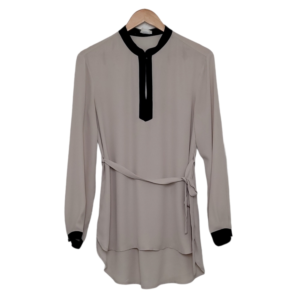 ONE CLOTHING Top Blouse Long Sleeve Hi Low